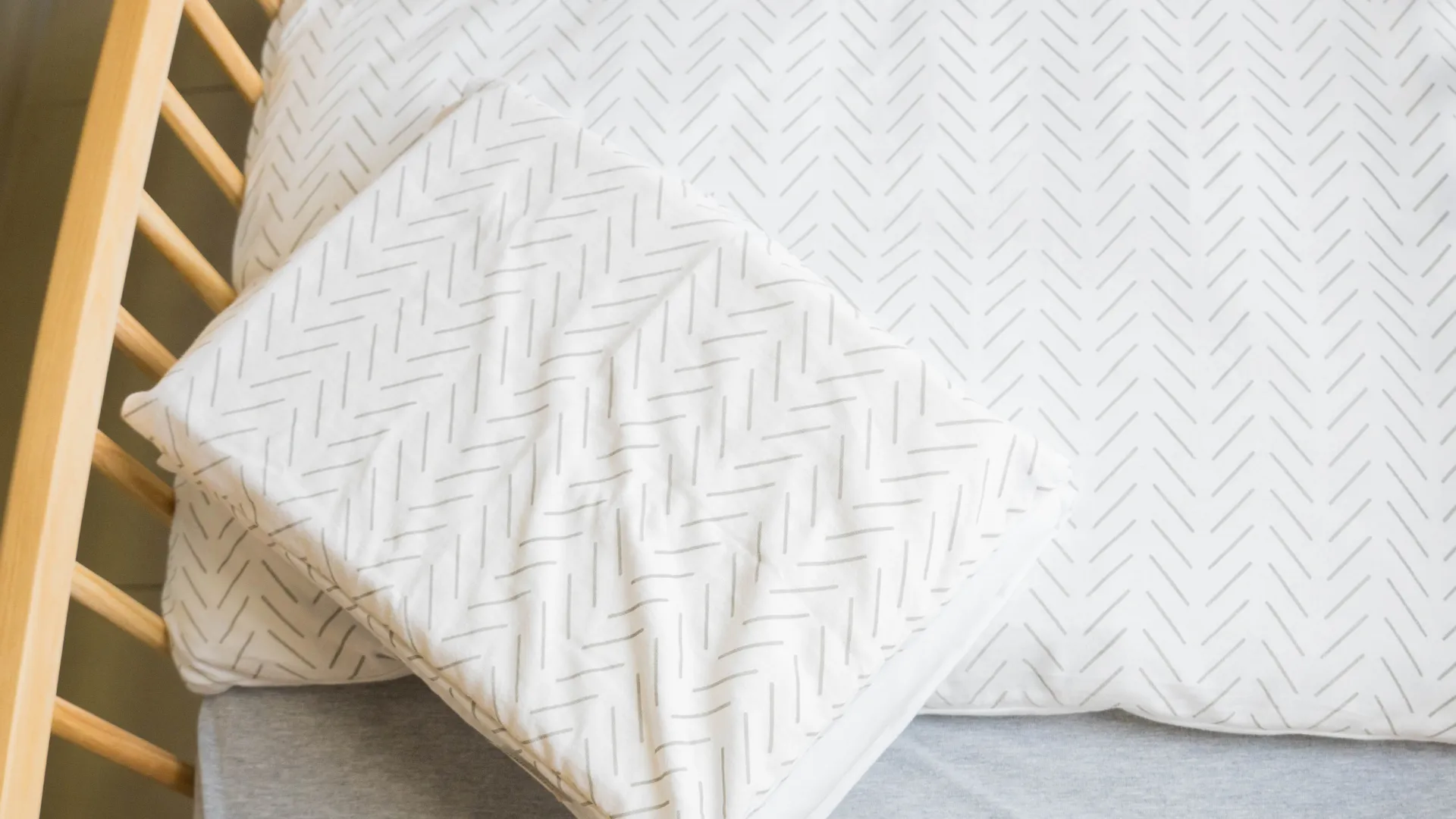 Stripe pattern duvet cover and pillowcase