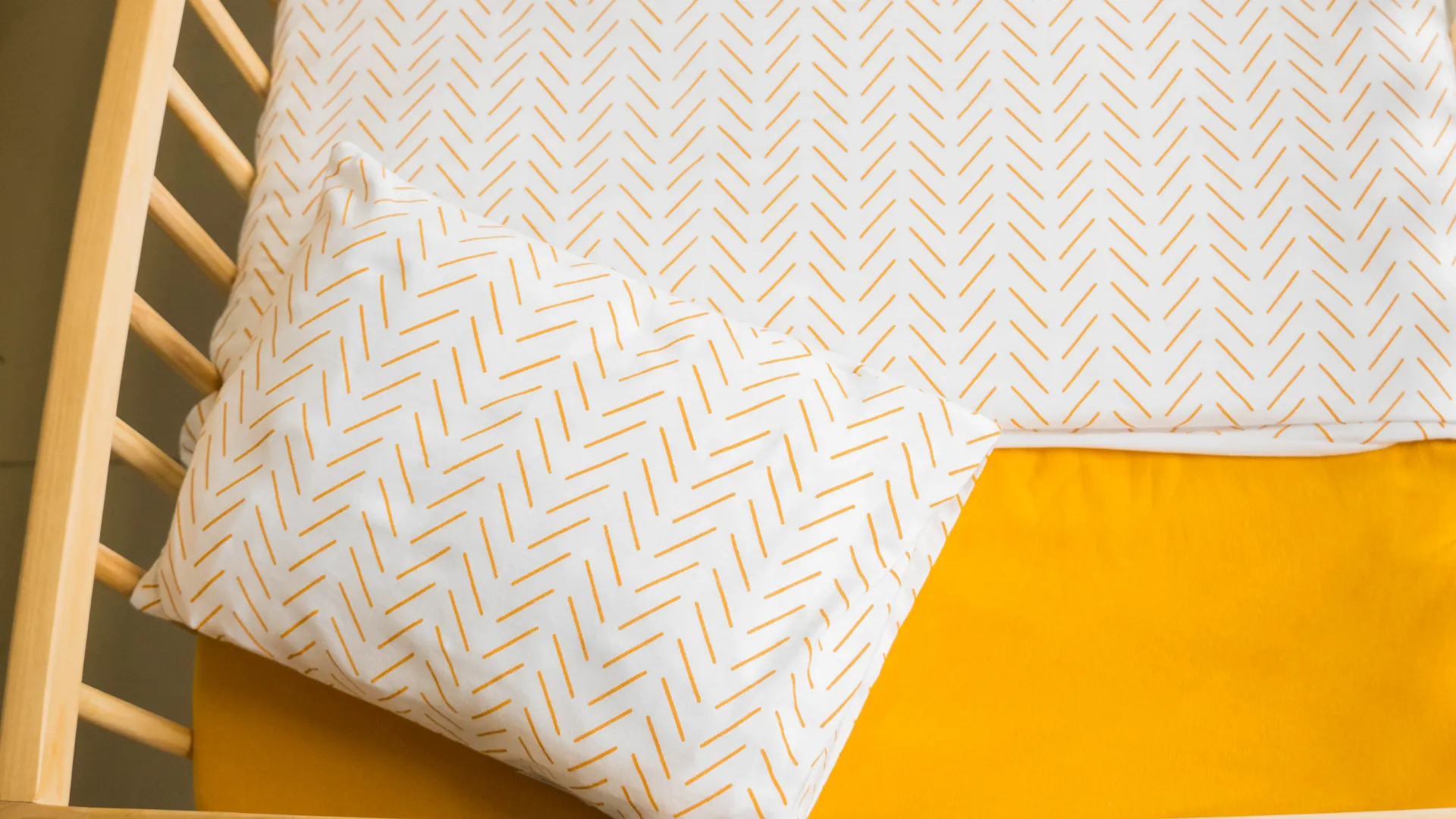 Stripe pattern duvet cover and pillowcase